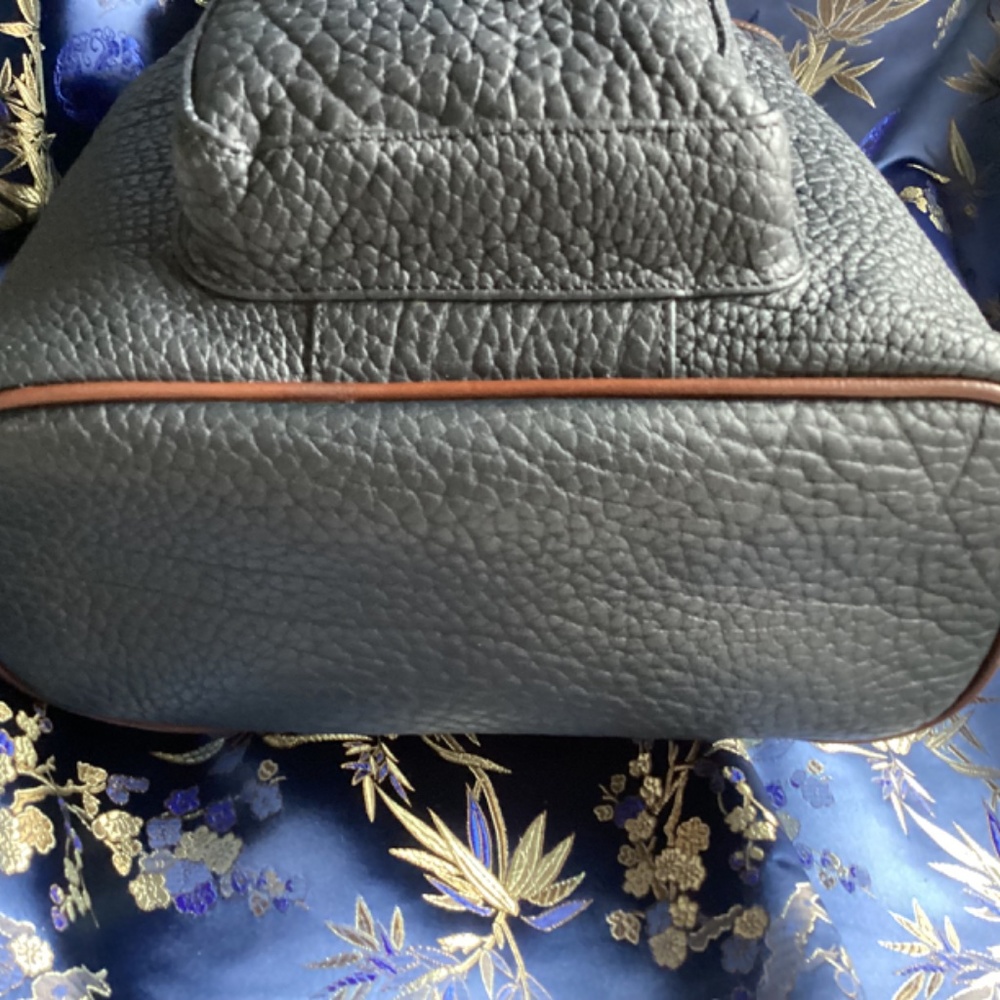 Authentic Vintage Dooney&Bourke Pebble Leather Sling Back Bucket Handbag - Picture 4 of 15